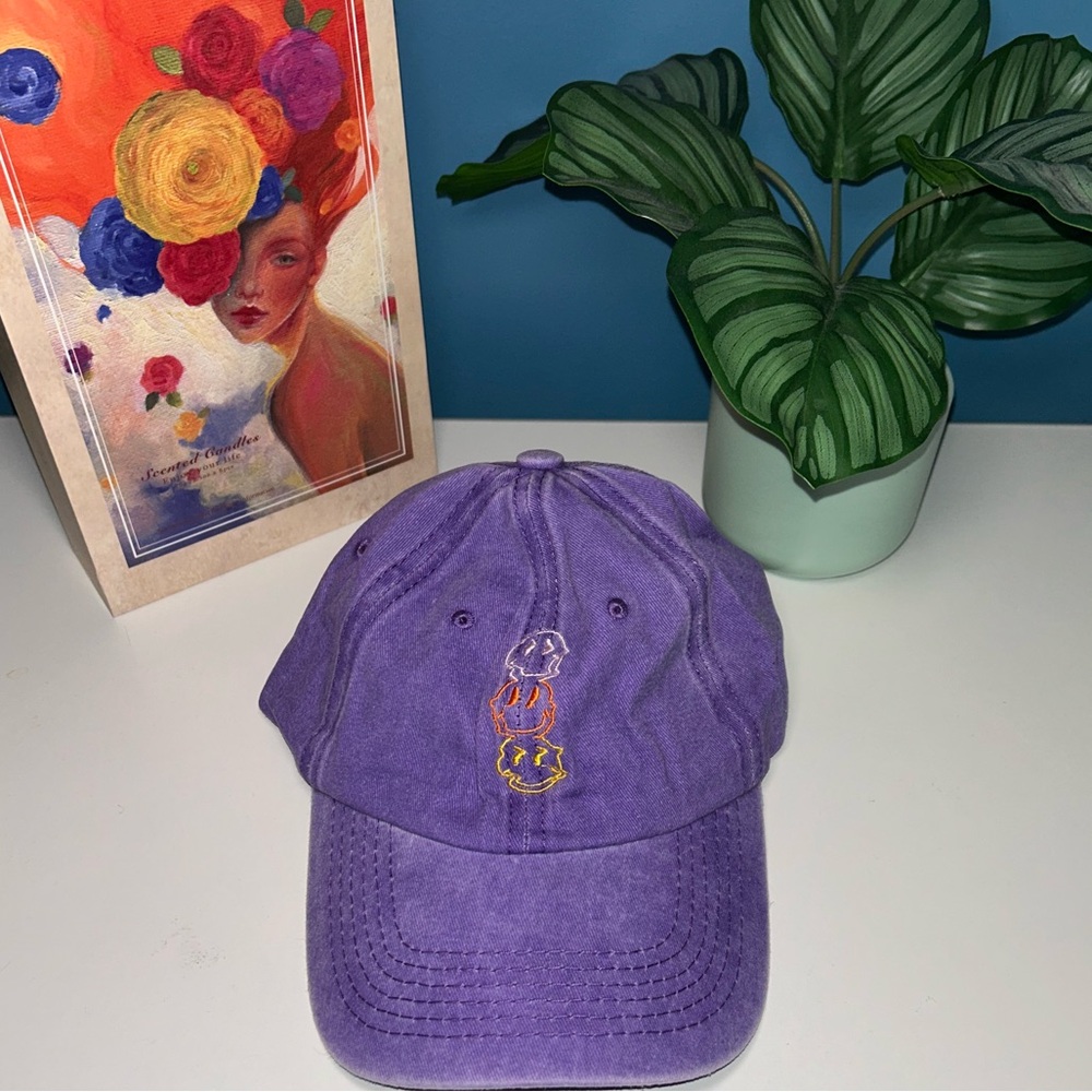 WOMENS PURPLE EMBROIDERED SMILEY FACE CAP